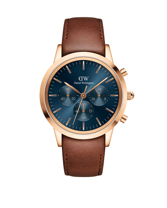 Daniel Wellington DW00100639 watch for man with a blue dial and fur strap.